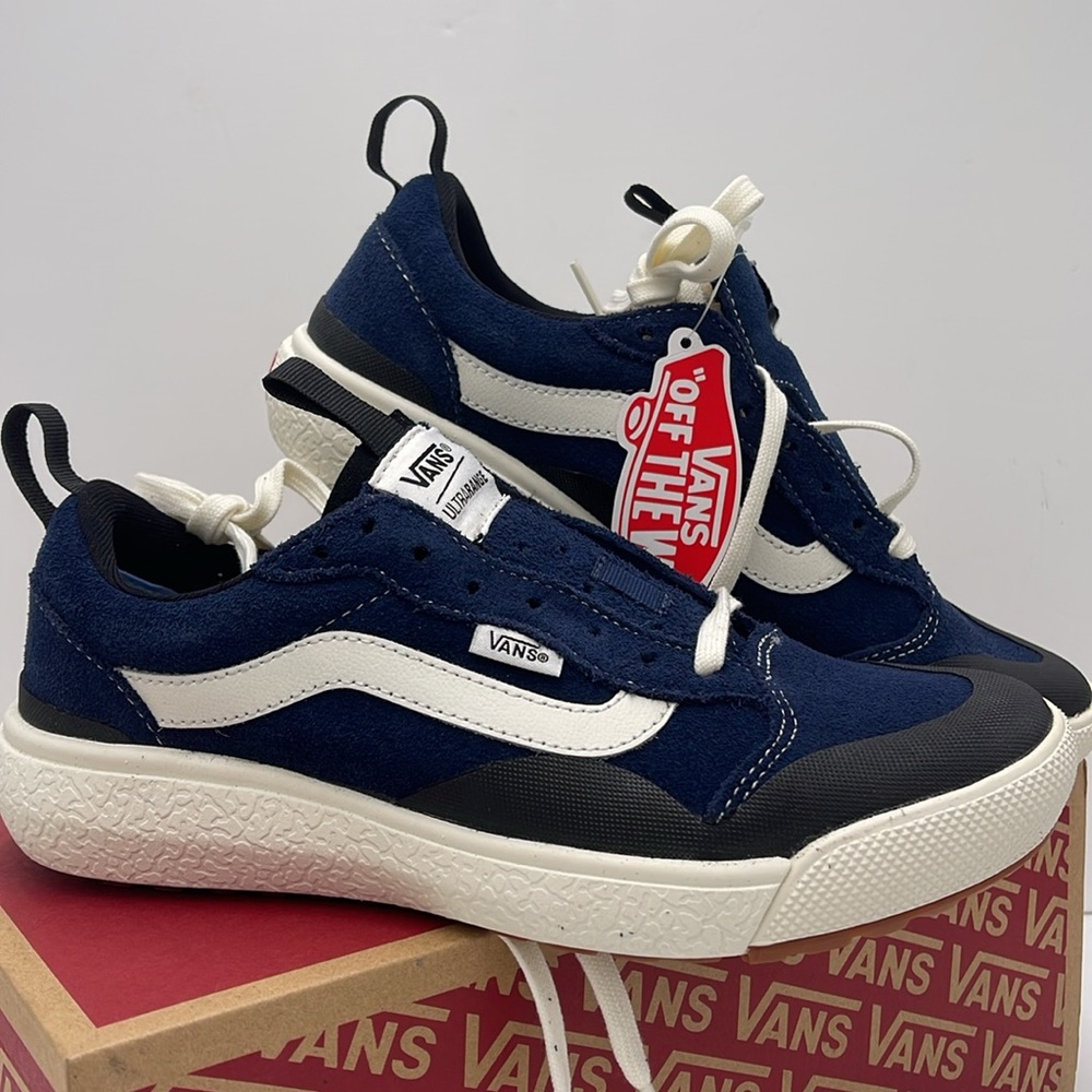 Vans WMNS Blue White Sneakers Ultrarange Exo
Suede Dress Blues/Black
VN0A4UWMLKV - Picture 7 of 16